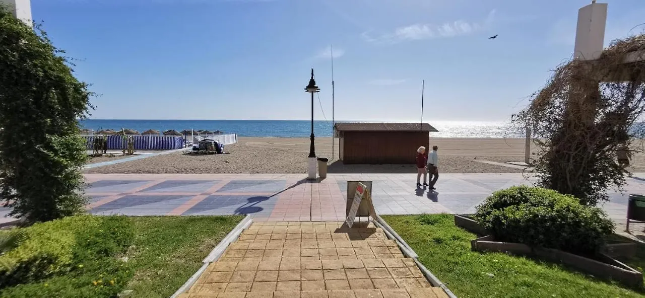 Apartamentos Lola Y Manuela En Primera Linea Playa Carihuela Con Excelente Terraza-Jardin De 80 M2 Frente Al Mar Con Aparcamiento Privado Ideal Para Descansar Oyendo Las Olas Del Mar Торремолинос Испания