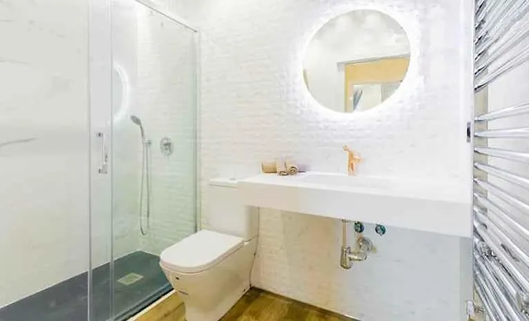 Apartamentos Lola Y Manuela En Primera Linea Playa Carihuela Con Excelente Terraza-Jardin De 80 M2 Frente Al Mar Con Aparcamiento Privado Ideal Para Descansar Oyendo Las Olas Del Mar Торремолинос Испания
