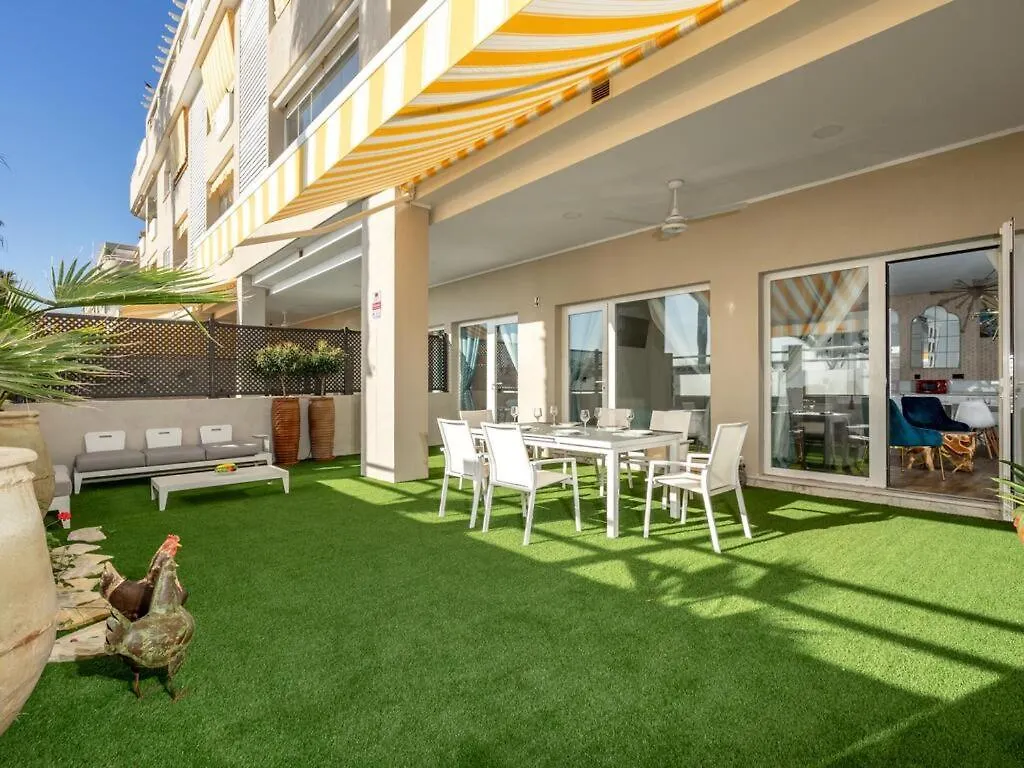 Апартаменты Apartamentos Lola Y Manuela En Primera Linea Playa Carihuela Con Excelente Terraza-Jardin De 80 M2 Frente Al Mar Con Aparcamiento Privado Ideal Para Descansar Oyendo Las Olas Del Mar Торремолинос