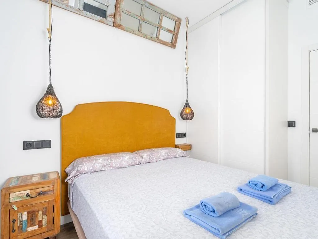 Apartamentos Lola Y Manuela En Primera Linea Playa Carihuela Con Excelente Terraza-Jardin De 80 M2 Frente Al Mar Con Aparcamiento Privado Ideal Para Descansar Oyendo Las Olas Del Mar Торремолинос 0*,  Испания