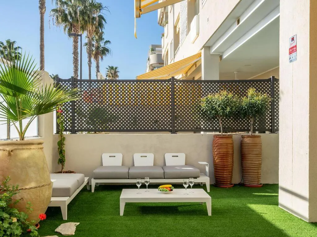 Lägenhet Apartamentos Lola Y Manuela En Primera Linea Playa Carihuela Con Excelente Terraza-Jardin De 80 M2 Frente Al Mar Con Aparcamiento Privado Ideal Para Descansar Oyendo Las Olas Del Mar Torremolinos