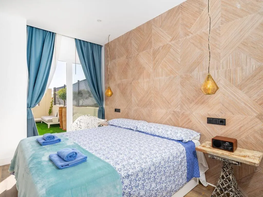 Lägenhet Apartamentos Lola Y Manuela En Primera Linea Playa Carihuela Con Excelente Terraza-Jardin De 80 M2 Frente Al Mar Con Aparcamiento Privado Ideal Para Descansar Oyendo Las Olas Del Mar Torremolinos