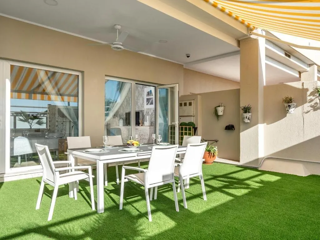 Apartamentos Lola Y Manuela En Primera Linea Playa Carihuela Con Excelente Terraza-Jardin De 80 M2 Frente Al Mar Con Aparcamiento Privado Ideal Para Descansar Oyendo Las Olas Del Mar Торремолинос