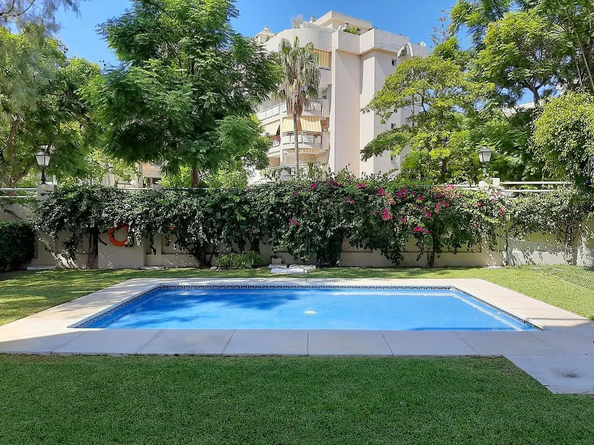 Lägenhet Apartamentos Lola Y Manuela En Primera Linea Playa Carihuela Con Excelente Terraza-Jardin De 80 M2 Frente Al Mar Con Aparcamiento Privado Ideal Para Descansar Oyendo Las Olas Del Mar Torremolinos